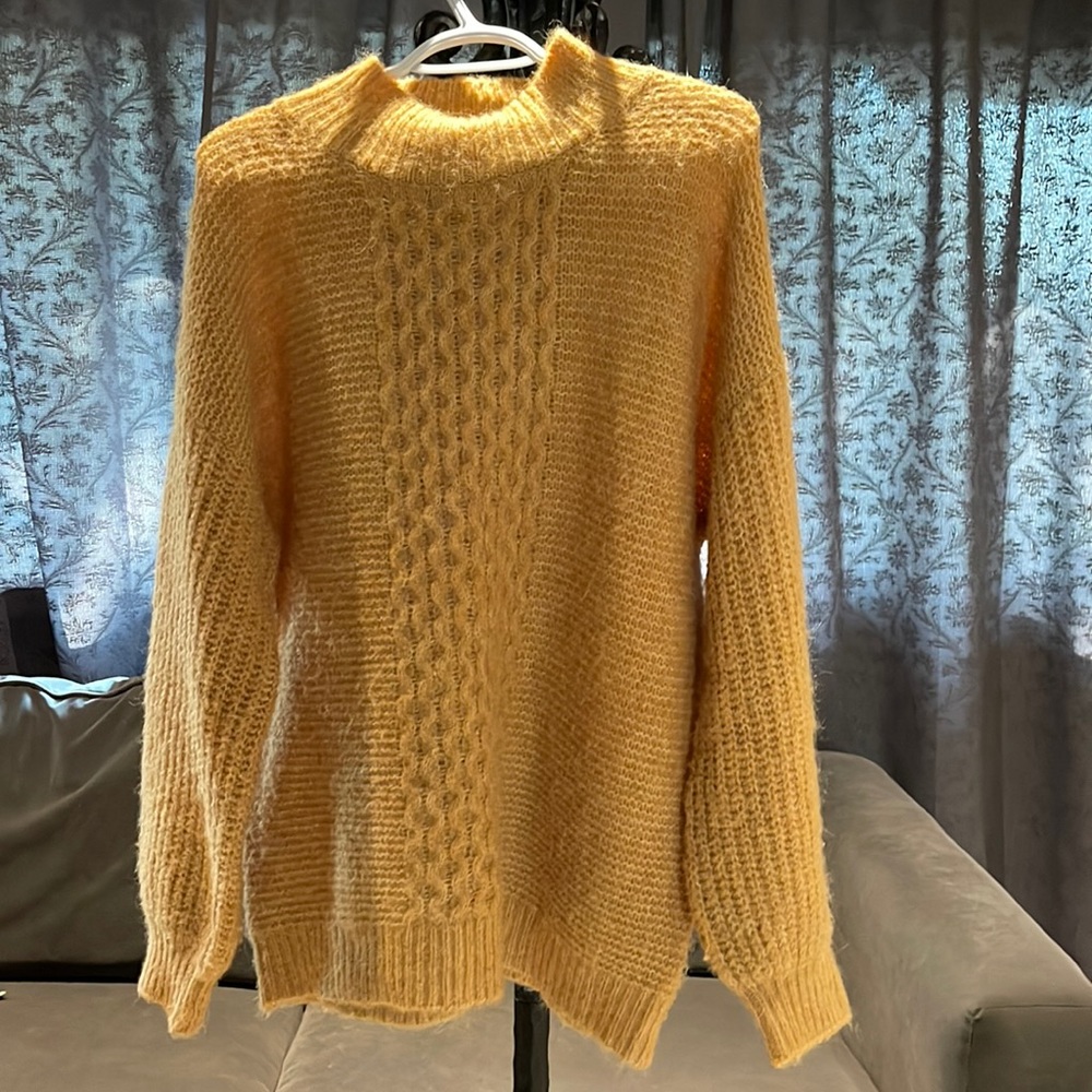 Mustard crewnwck sweater